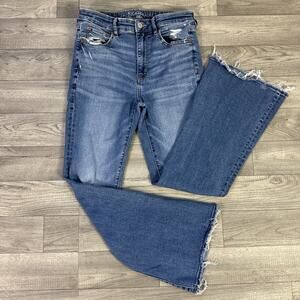 American Eagle Super Hi-Rise Flare Jeans Frayed Hem Medium Wash sz 6 Short